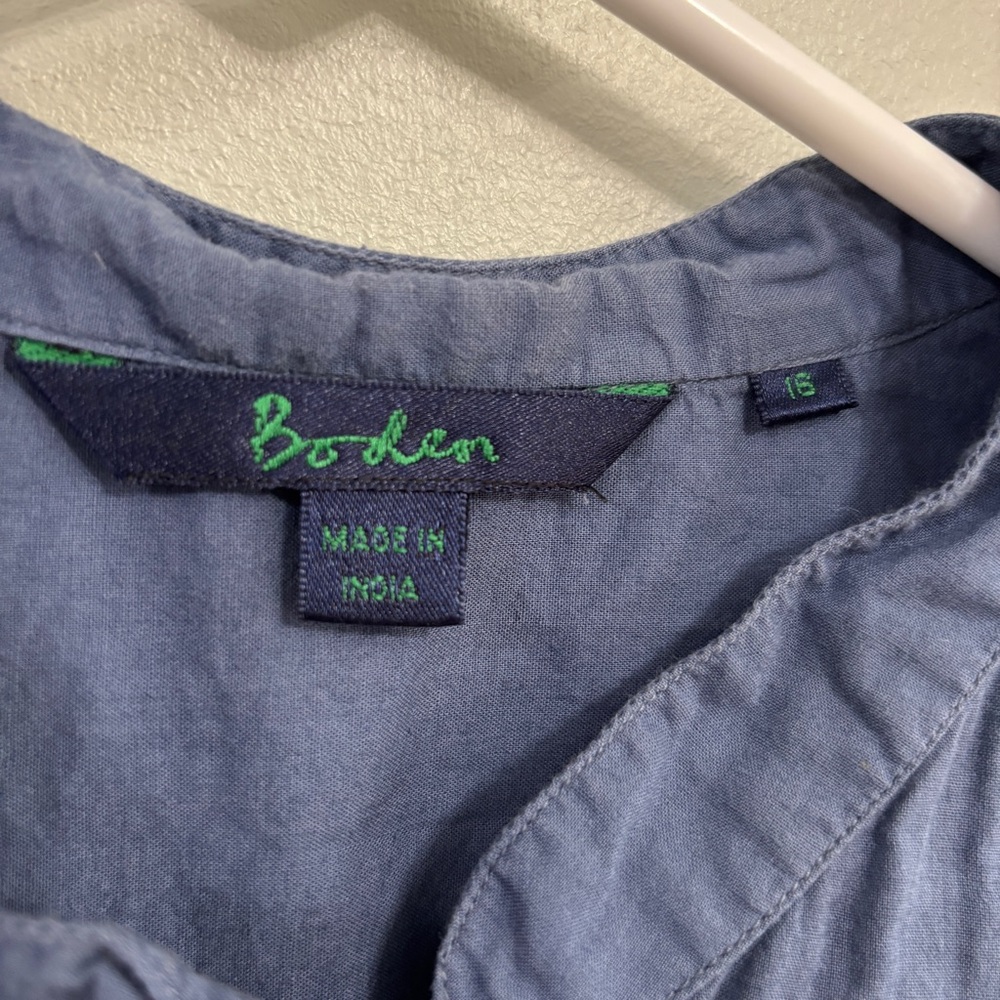 Boden Blue Floral Embroidered button down Top size medium - Picture 5 of 7